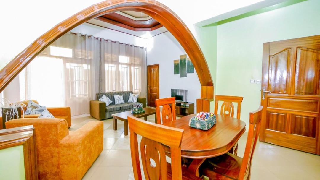 Da Vinci House Bed & Breakfast Kigali Bagian luar foto